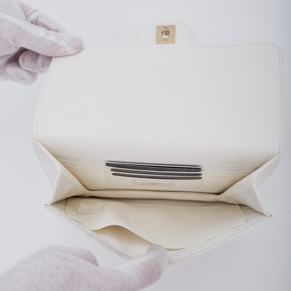 CHANEL WHITE CAVIAR LEATHER CLASSIC TIMELESS FLAP CLUTCH 2020 - Picture 5 of 9